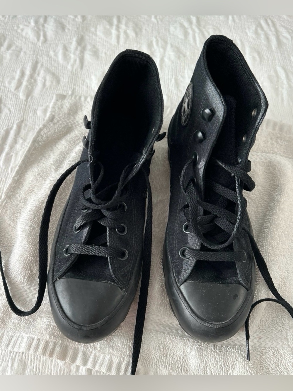 Converse Black Women Lace-Up High-Top Boots with Faux, Size 6.